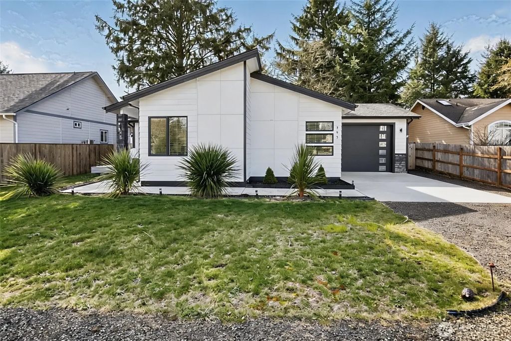 793 Island Circle Se, Ocean Shores