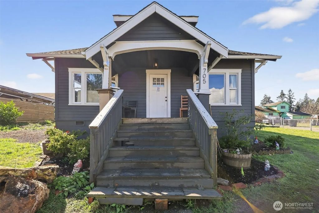 705 E Dearborn Avenue, Shelton