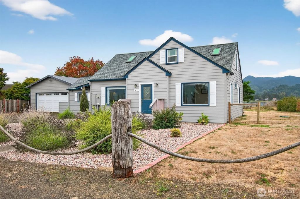 82 E Sunny Sands Road, Cathlamet