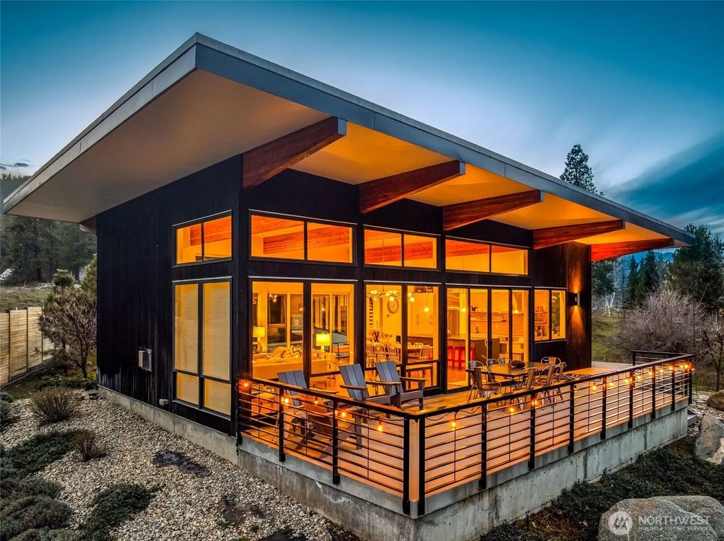 9275 Lone Pine Orchards Road, Leavenworth