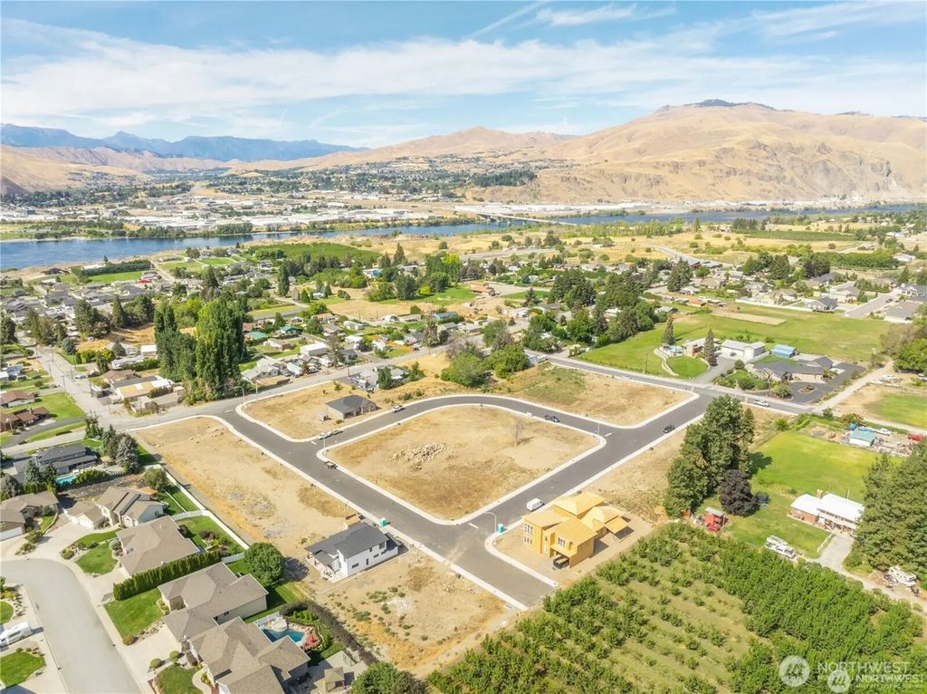 134 Chadwick (lot6) Place Nw, East Wenatchee