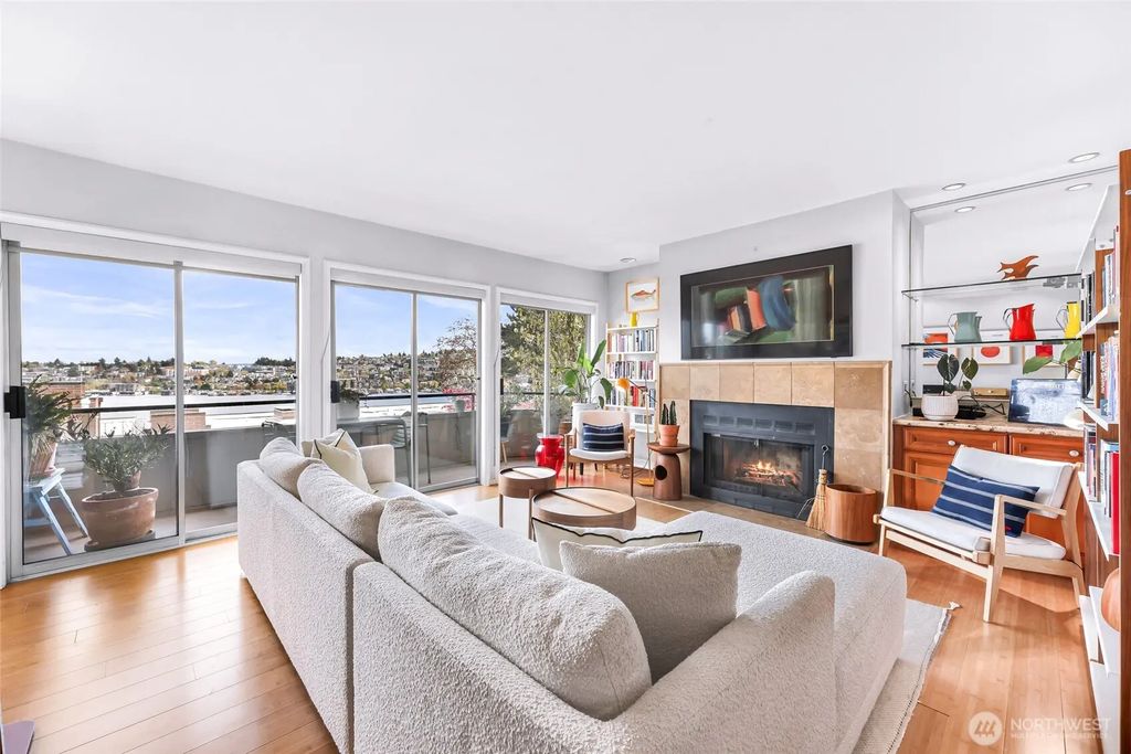 2134 Waverly Place N 202, Seattle