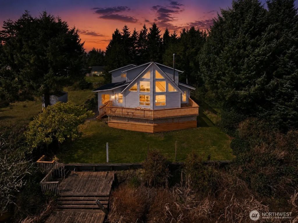 628 Weatherwax Loop Ne, Ocean Shores