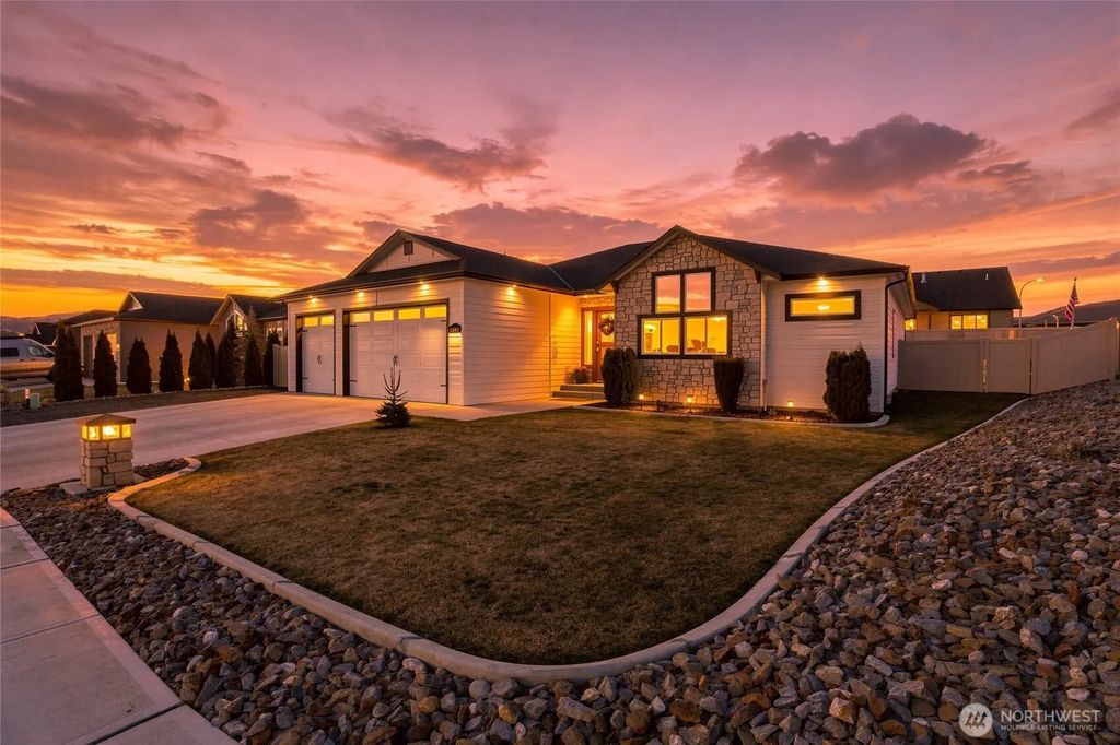 2663 7th Street Se, East Wenatchee