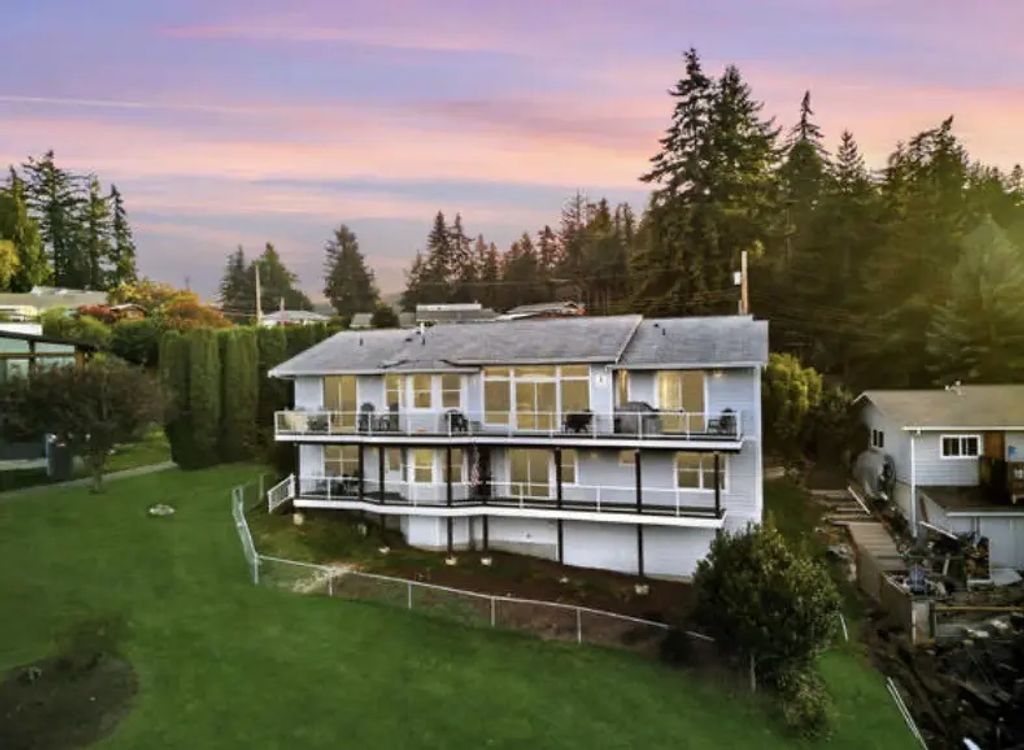 4111 R Avenue, Anacortes