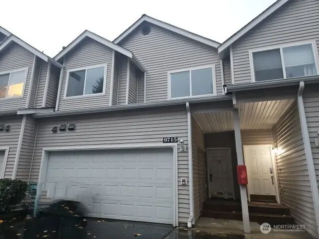 9715 26th Avenue Sw 202, Seattle