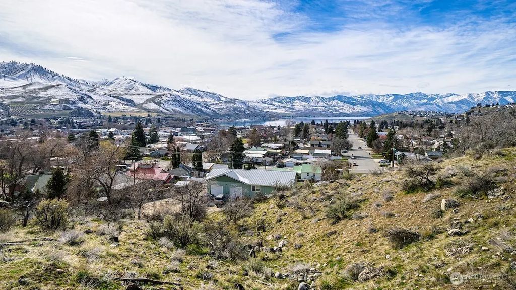 E Nixon Avenue, Chelan