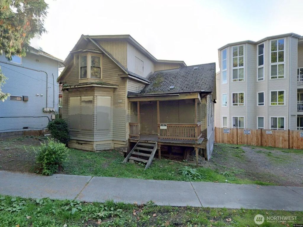 2531 Gilman Drive W, Seattle