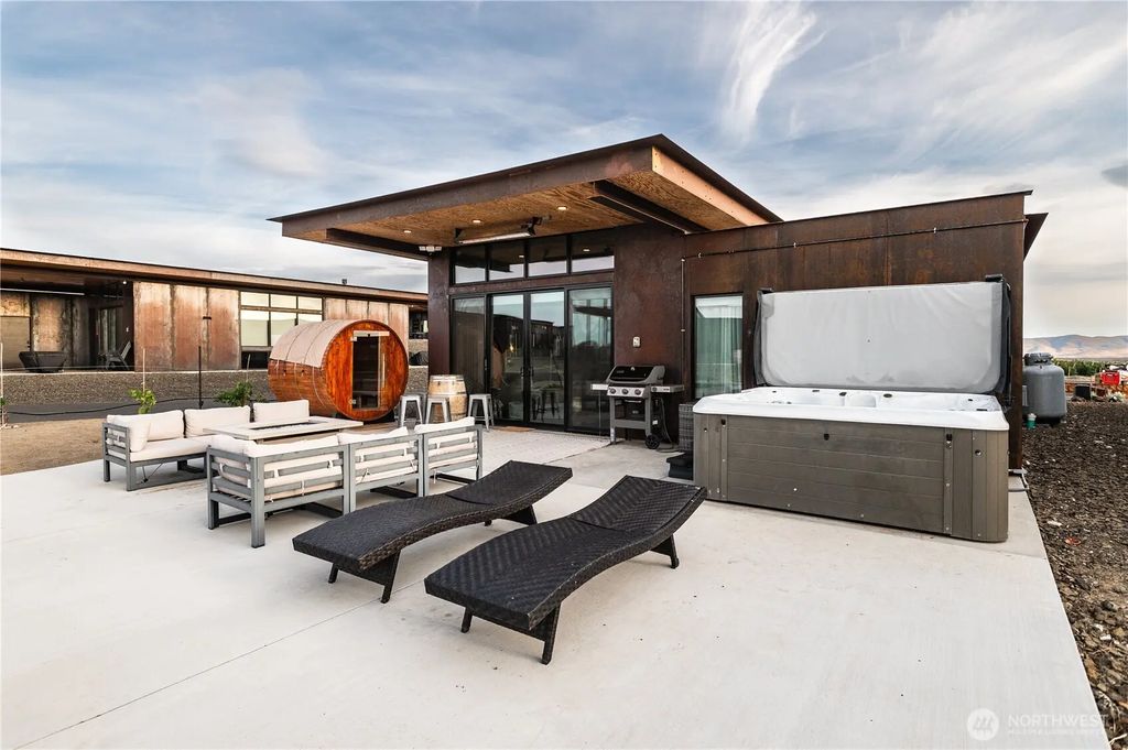 23584 Gorge Loop Drive, Quincy