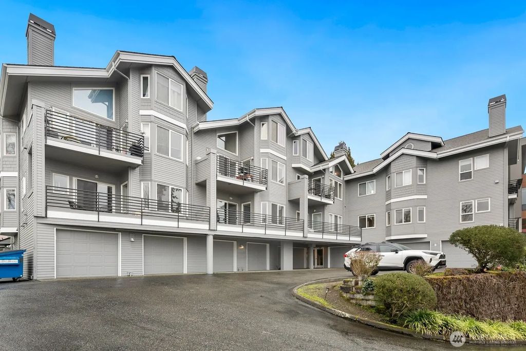 6100 Ne 181st Street 7, Kenmore