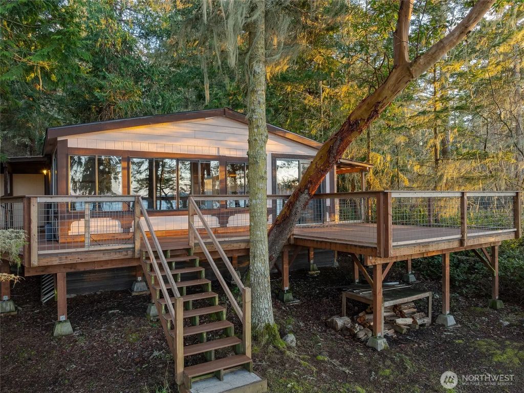 385 Doe Run, Lopez Island