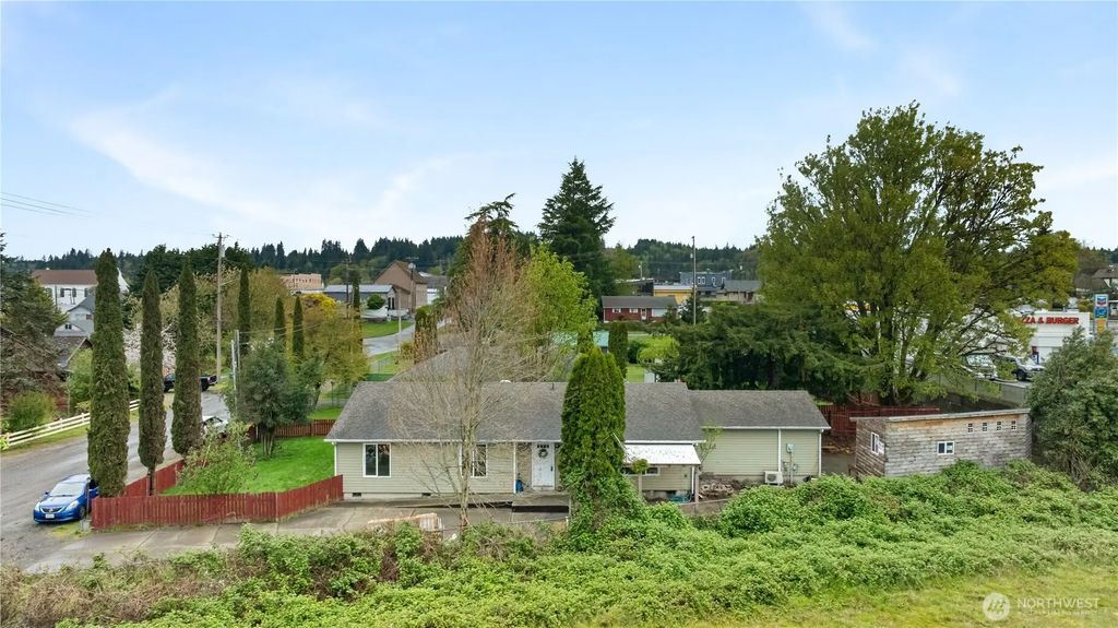 320 S 4th Street, Elma