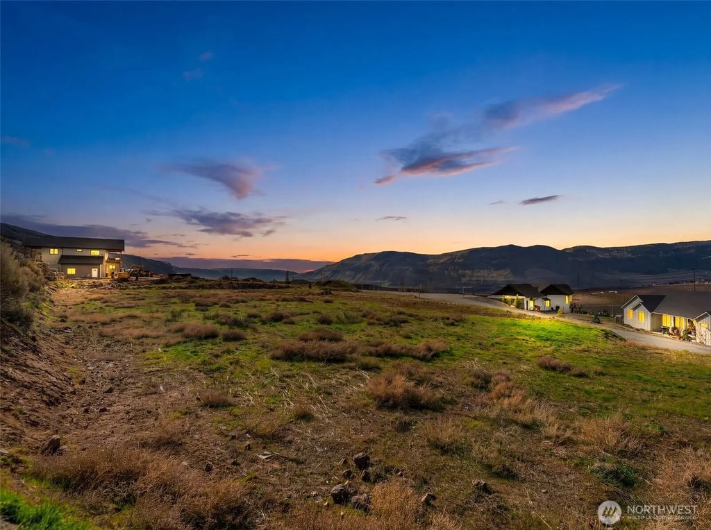 345 S Partridge Lane, East Wenatchee
