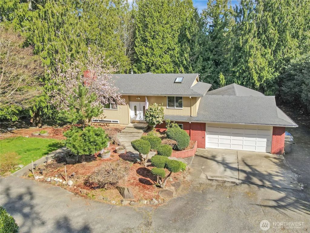 12001 Robinhood Lane, Snohomish