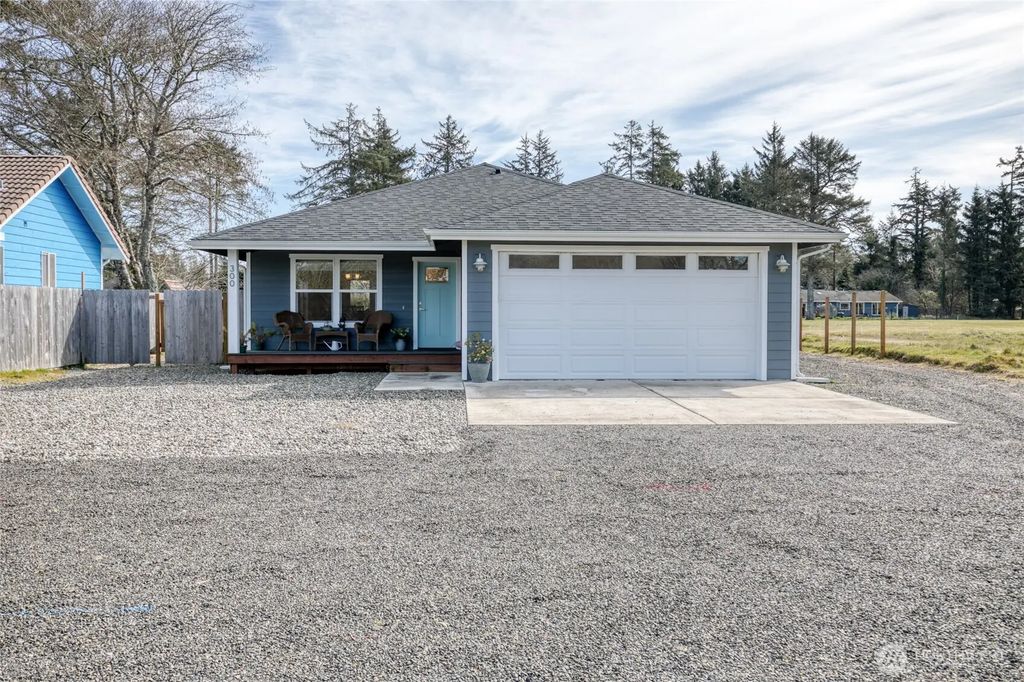 300 Octopus Avenue Ne, Ocean Shores