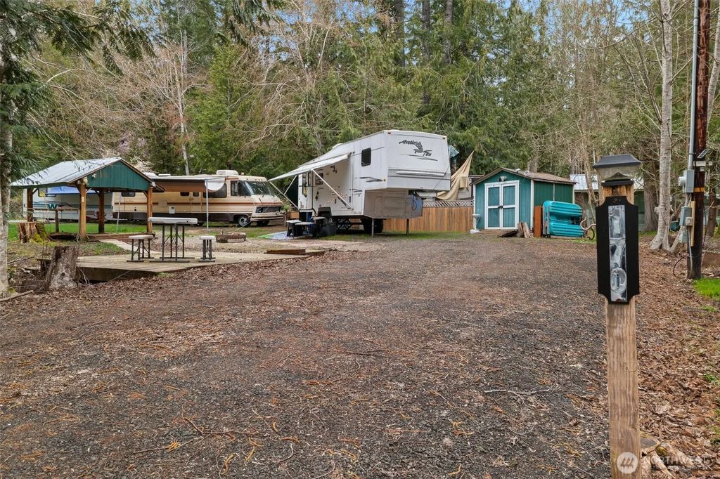 170 E Lakeshore Drive E, Shelton