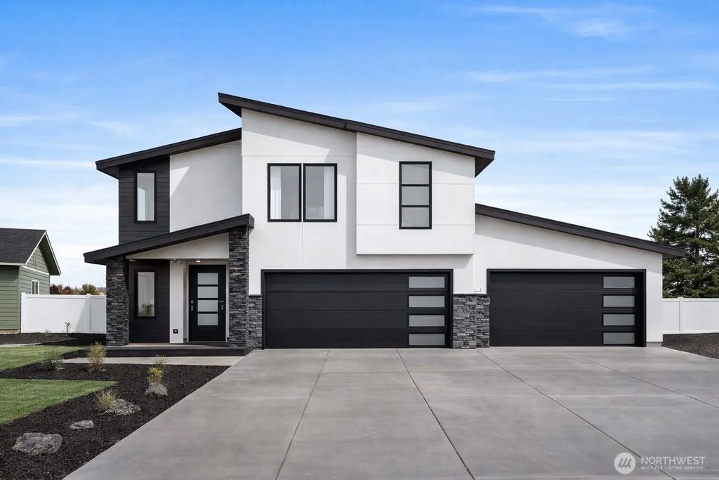 525 N Bluff West Drive, Moses Lake