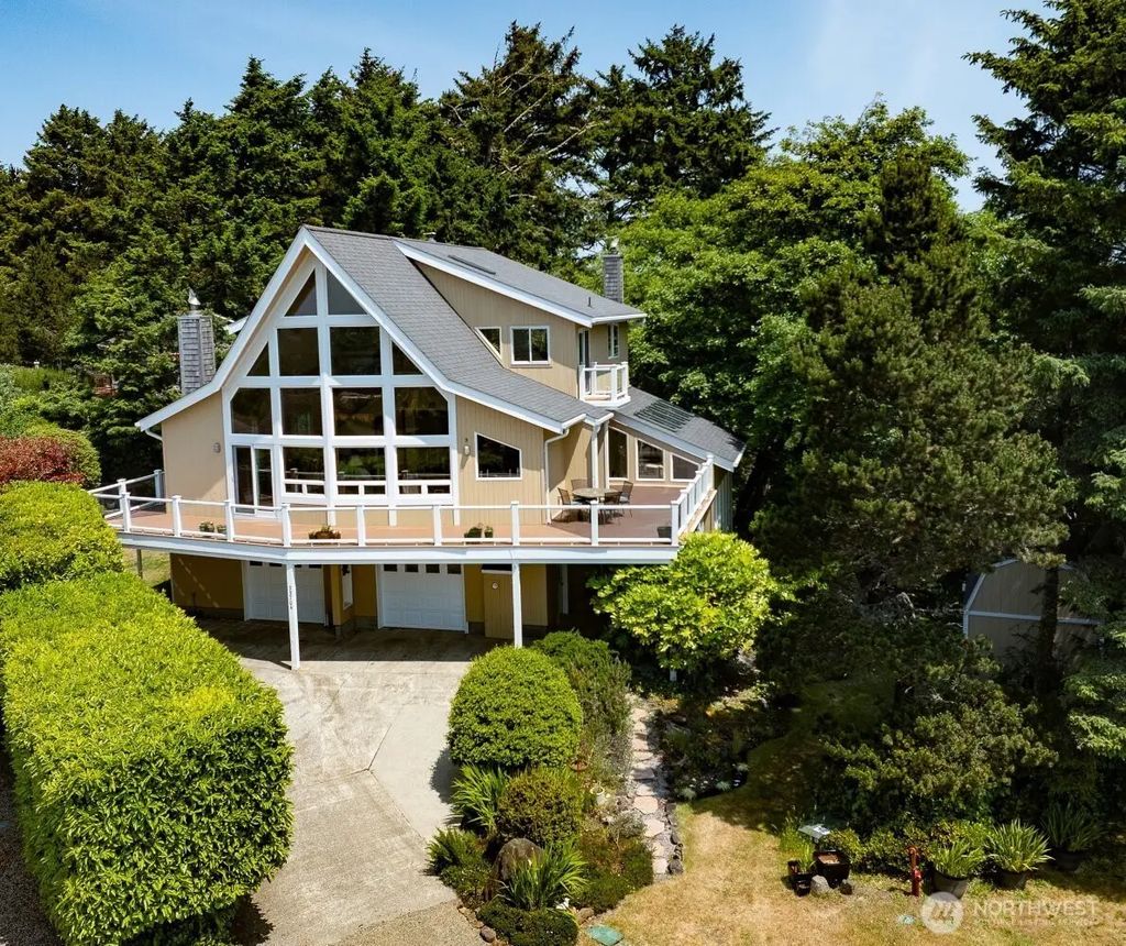 33704 J Place, Ocean Park