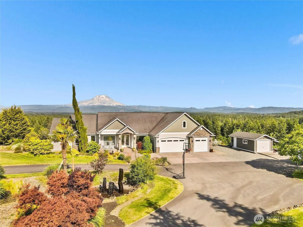 2510 Cascade Drive E, Roy