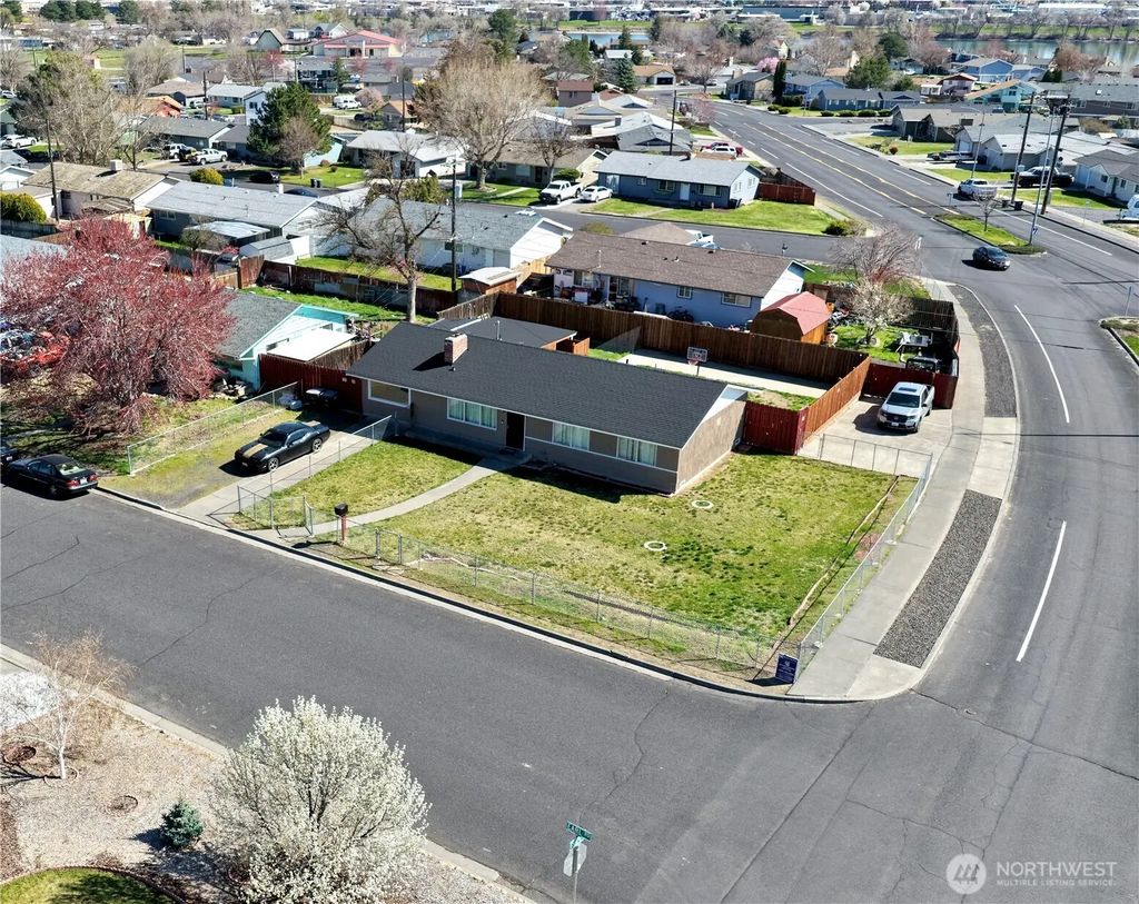 305 N Earl Road, Moses Lake