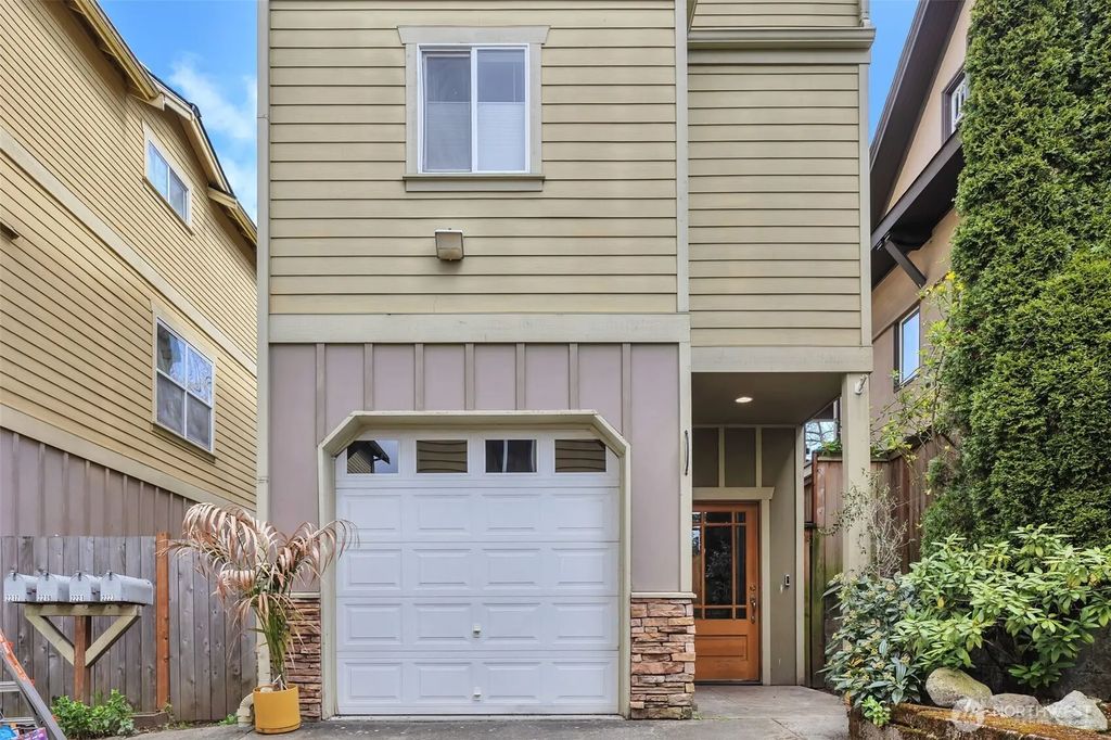 2221 E Spruce Street, Seattle