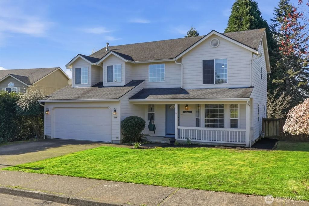 728 E Heritage Loop, La Center