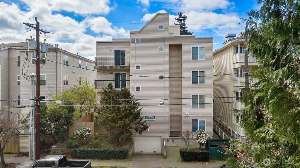 2117 N 107th Street 402, Seattle