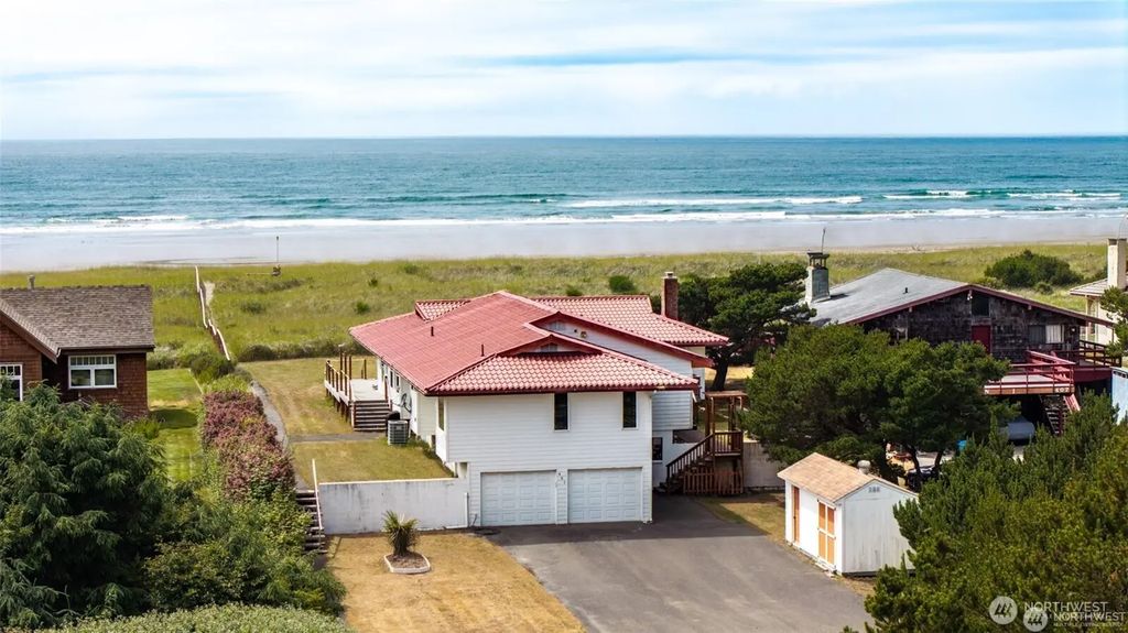 401 Wind Sand Lane W, Grayland