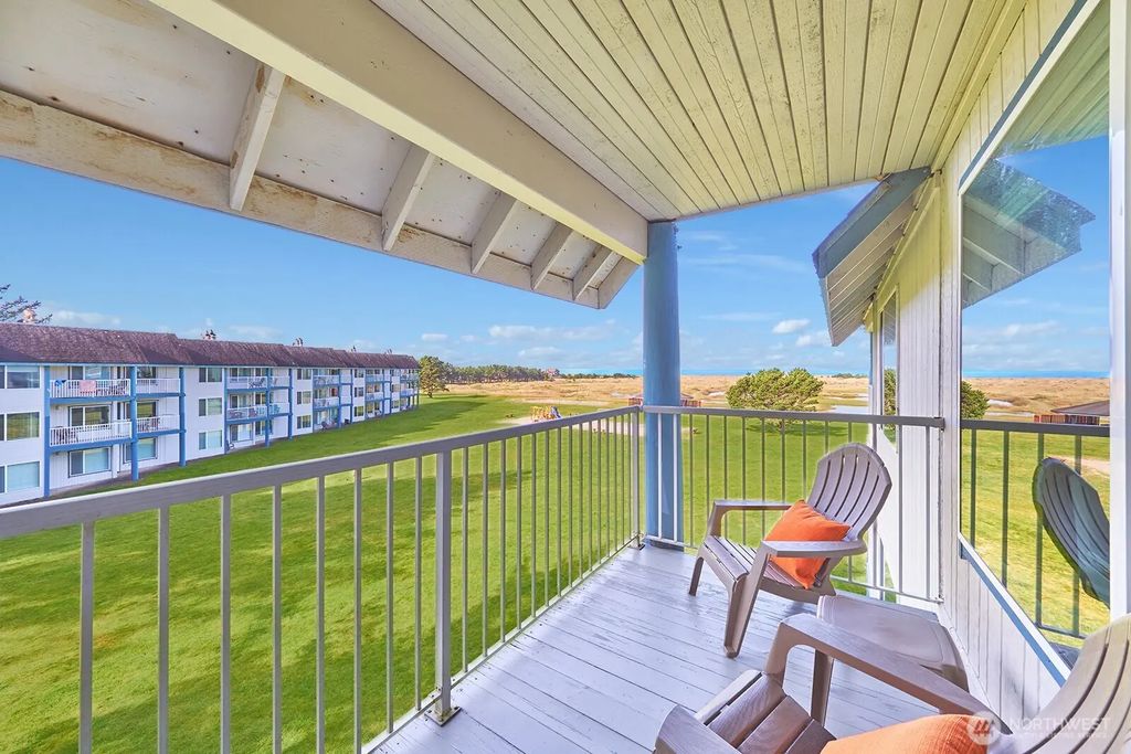 210 26th Street Nw 335, Long Beach