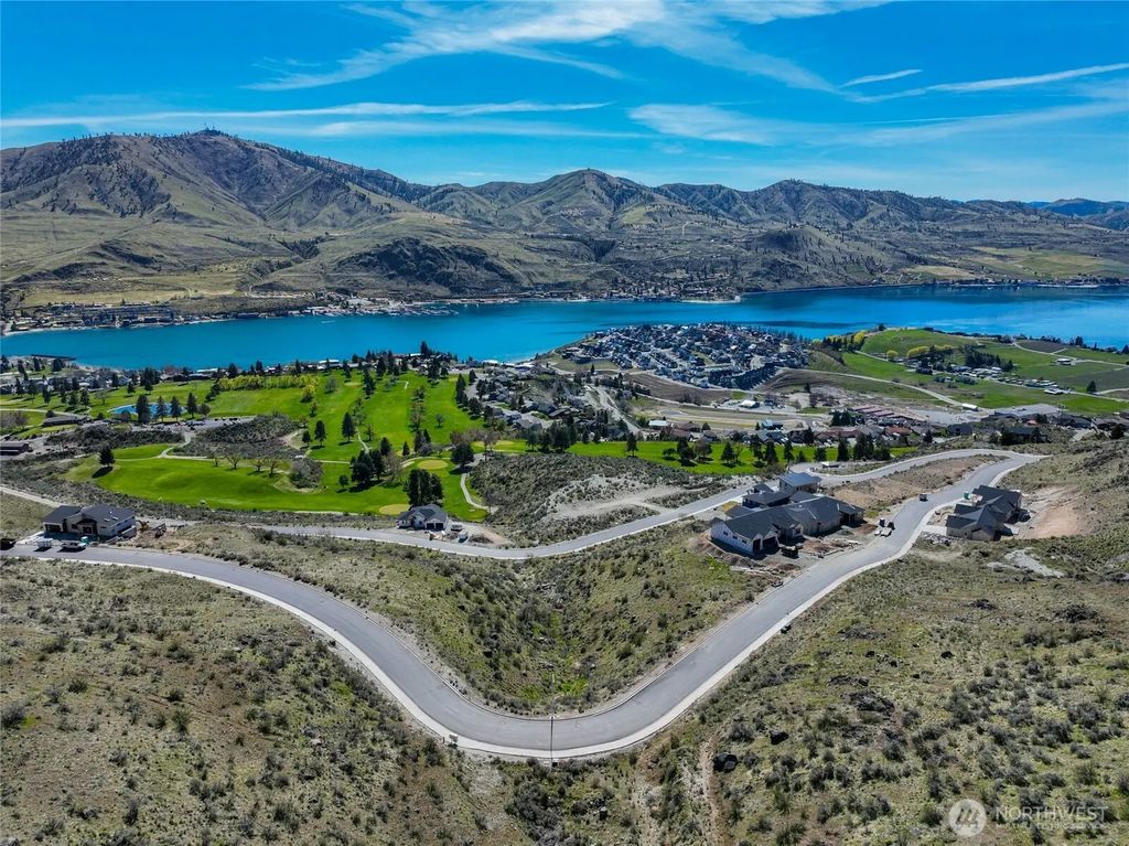 905 & 909 Long Drive, Chelan
