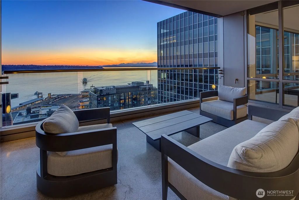 715 2nd Avenue 1702, Seattle