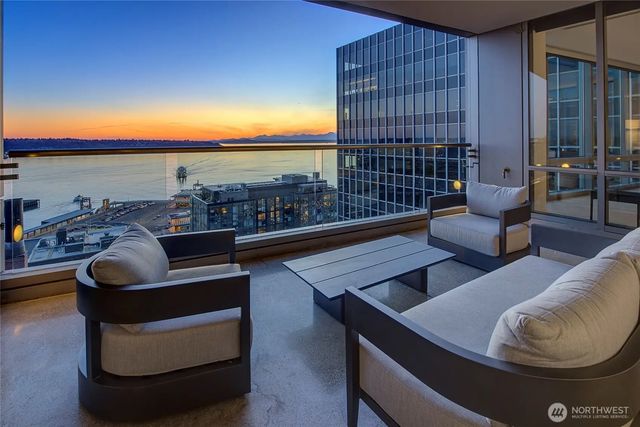 715 2nd Avenue 1702, Seattle