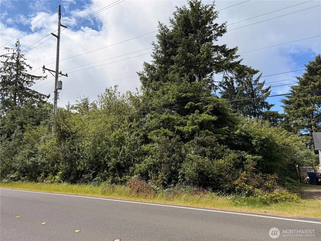 553 Dolphin Avenue Ne, Ocean Shores