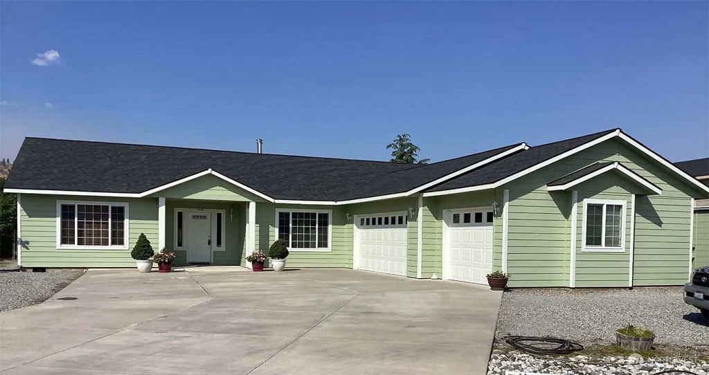 1010 Crest Loop, Entiat