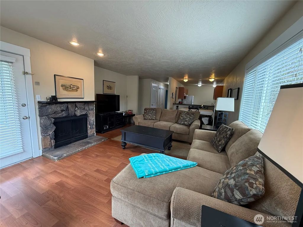 210 Nw 26th Street 411-12, Long Beach