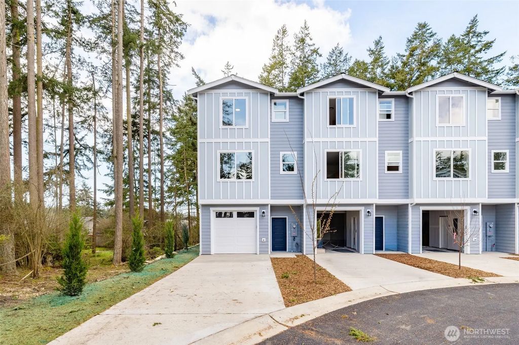 945 Nw Heller Street C2, Oak Harbor