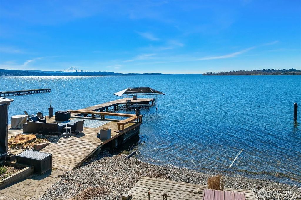 7615 Ne Champagne Point Place, Kirkland