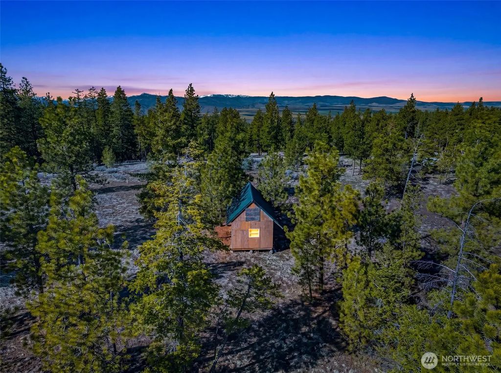 110 Blue Bird Ln, East Wenatchee