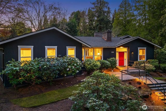 2001 77th Avenue Ne, Medina