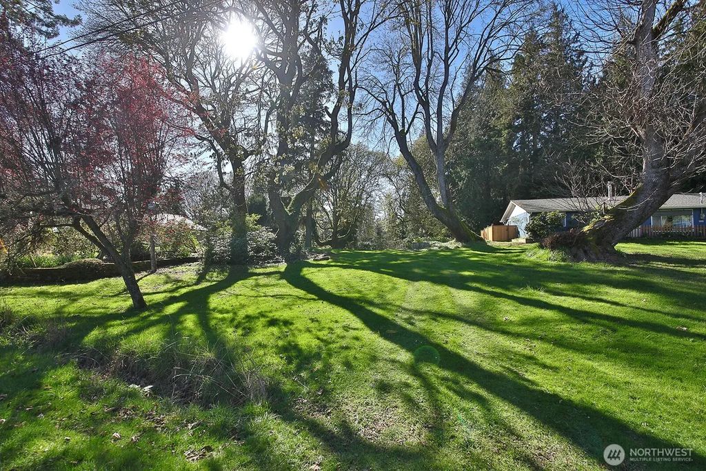 Lopez Drive, Clinton