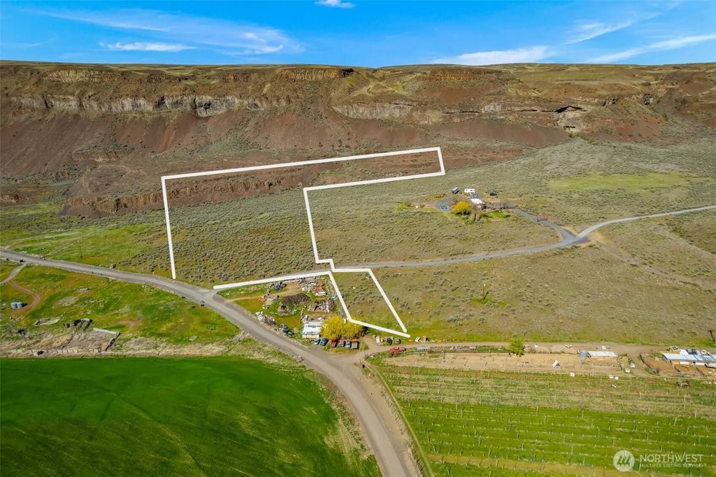 131 Wagon Road, Palisades