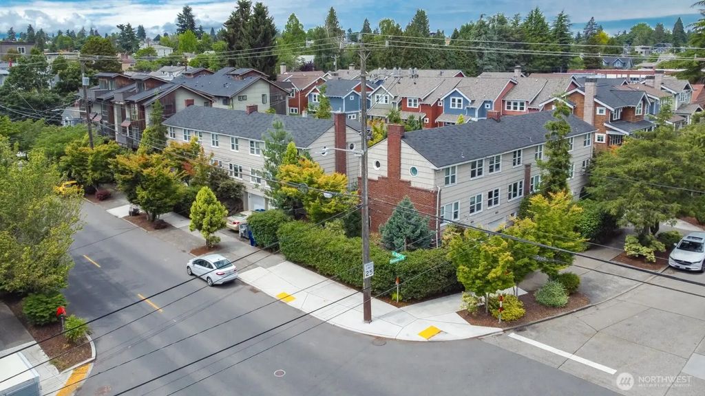 8001 Densmore Avenue N, Seattle