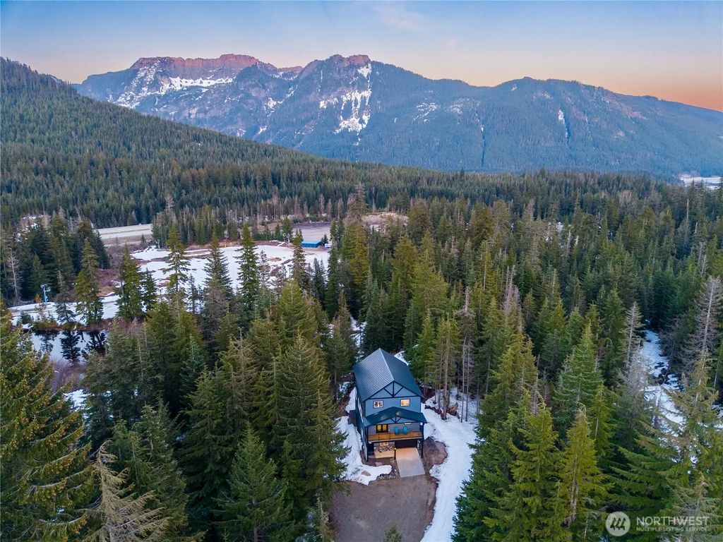 60 Snoqualmie Village Dr, Snoqualmie Pass