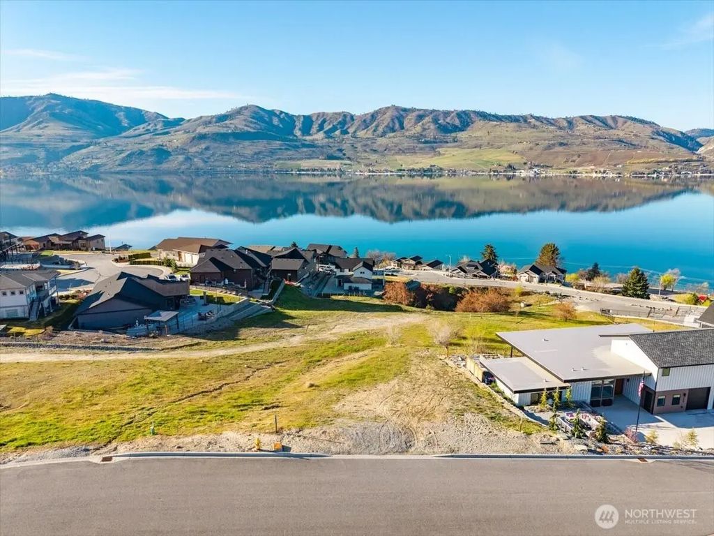 256 Apple Avenue, Chelan