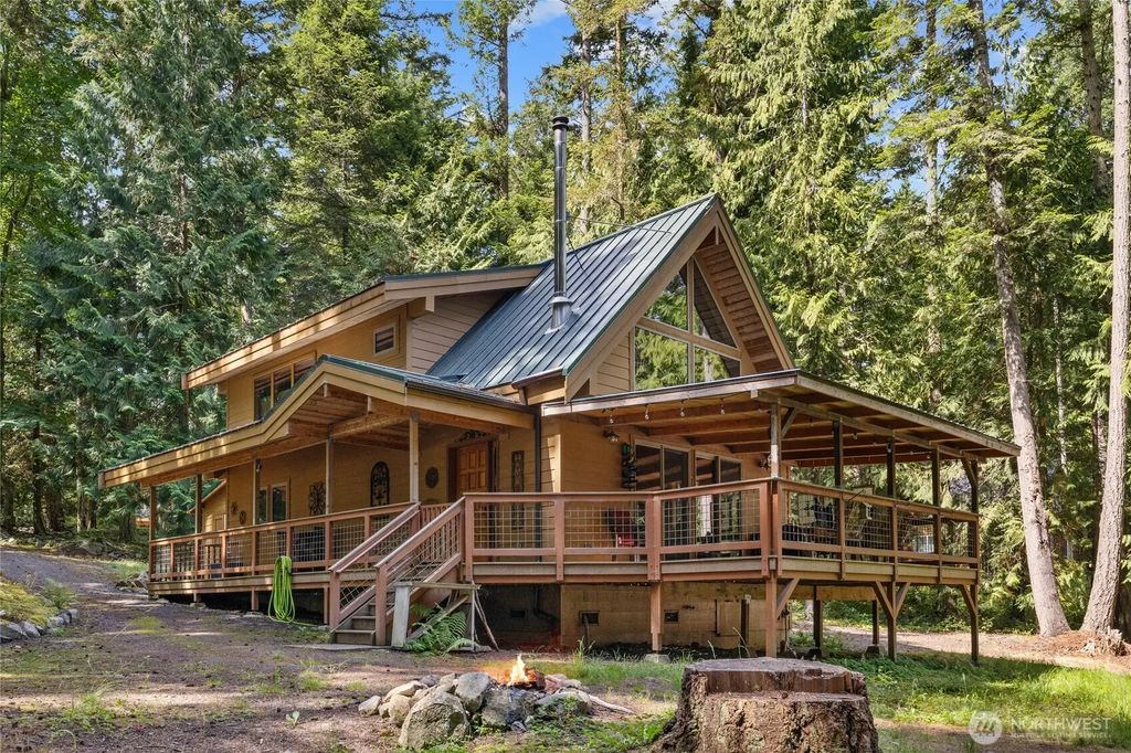 205 Makah Street, Center Island