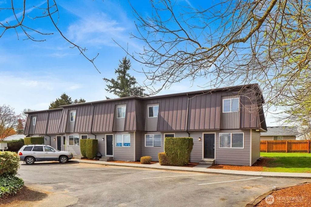 211 Maple Street, Lynden