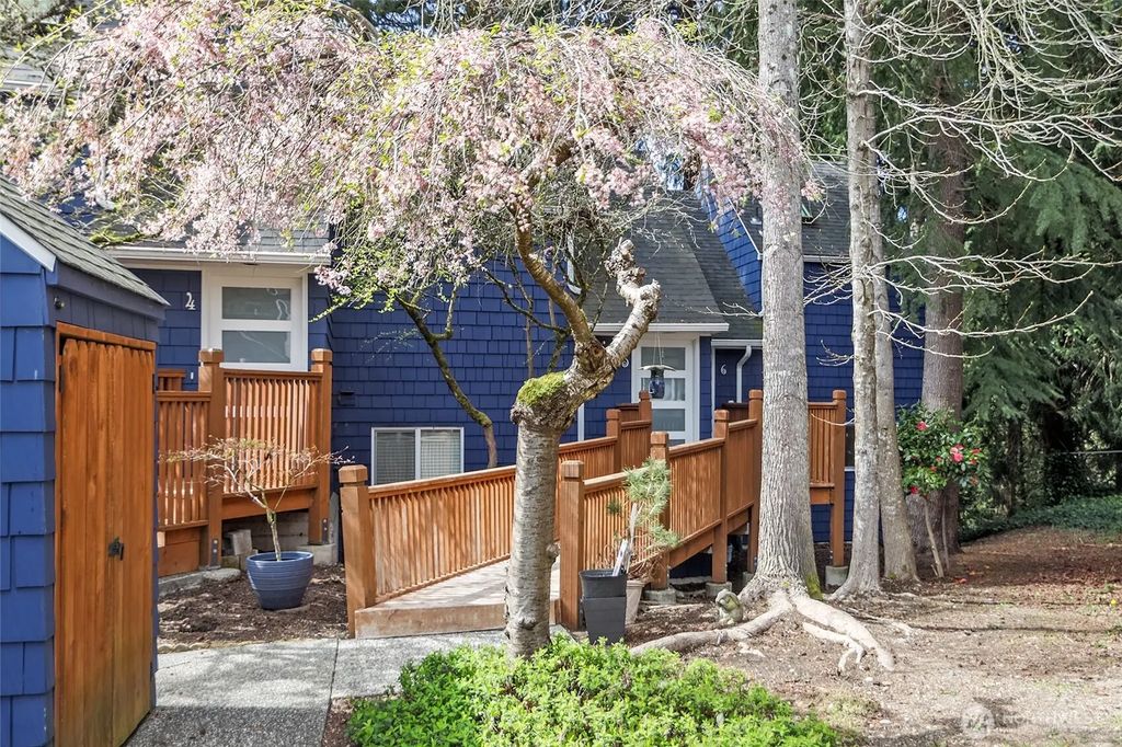 9165 45th Avenue Sw 6, Seattle