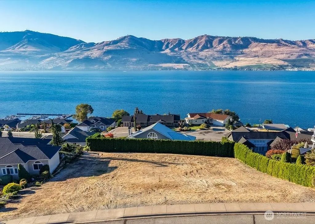 109 Apple Avenue, Chelan