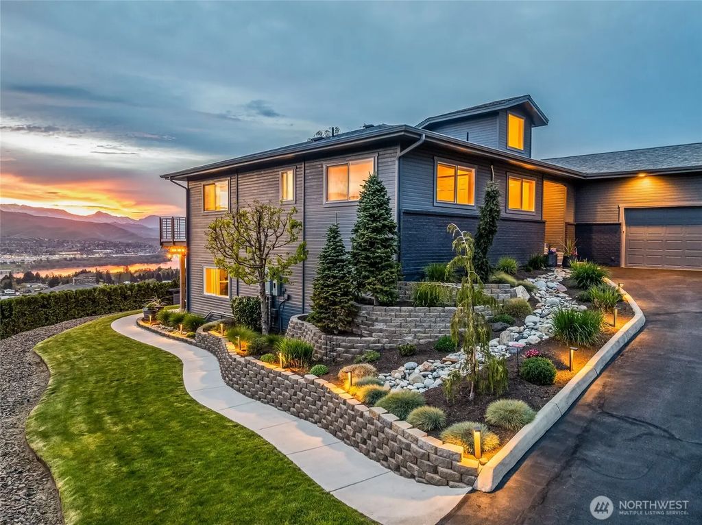 521 23rd Street Ne, East Wenatchee