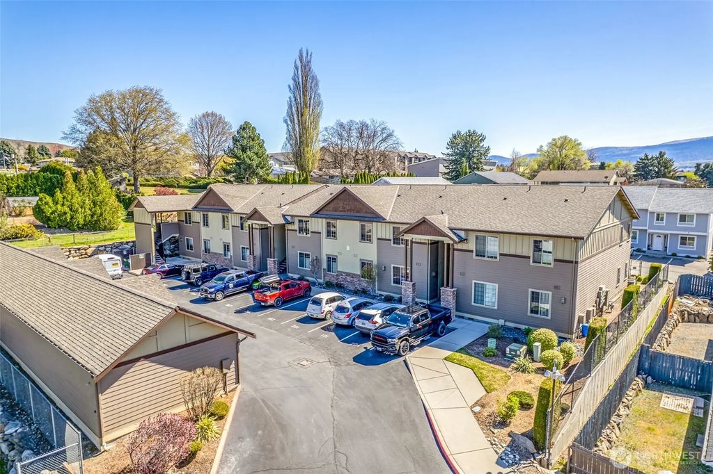 1051 N Baker Avenue B203, East Wenatchee